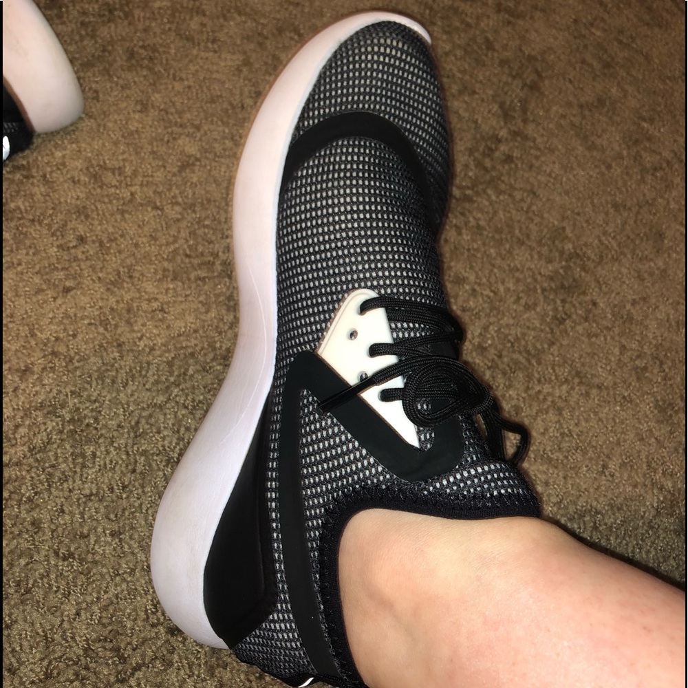 Nike tennis shoes